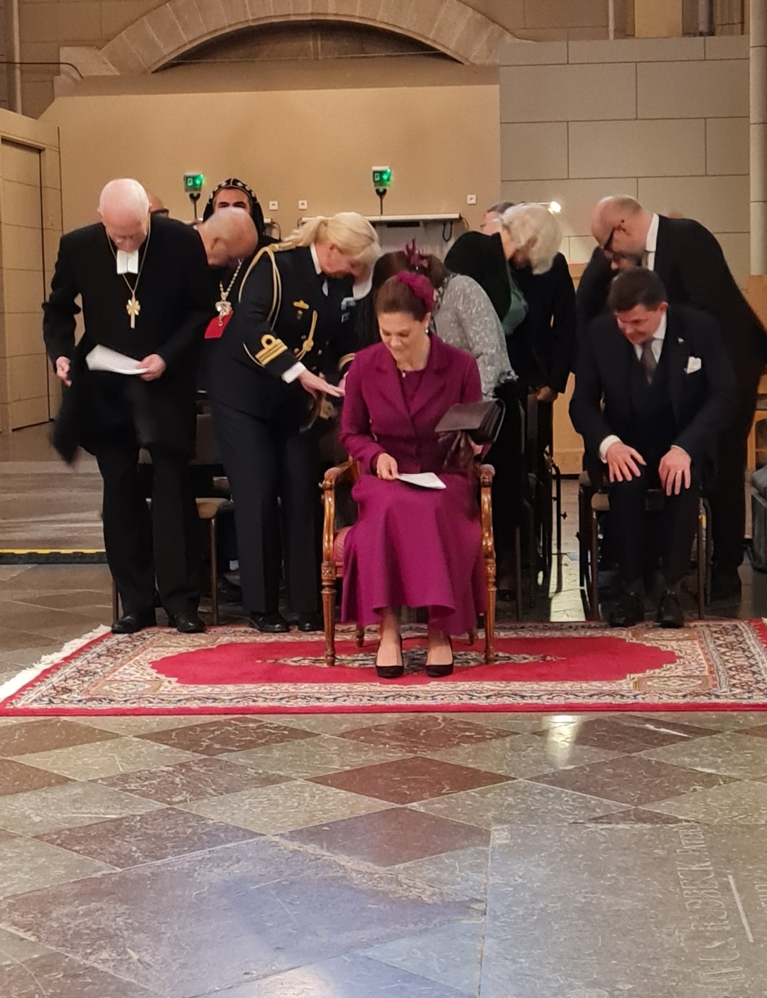 Utan kungahusets stiftelse har vi ingen kronprinsessa som kan inviga tex kyrkomötet i Uppsala varje år.