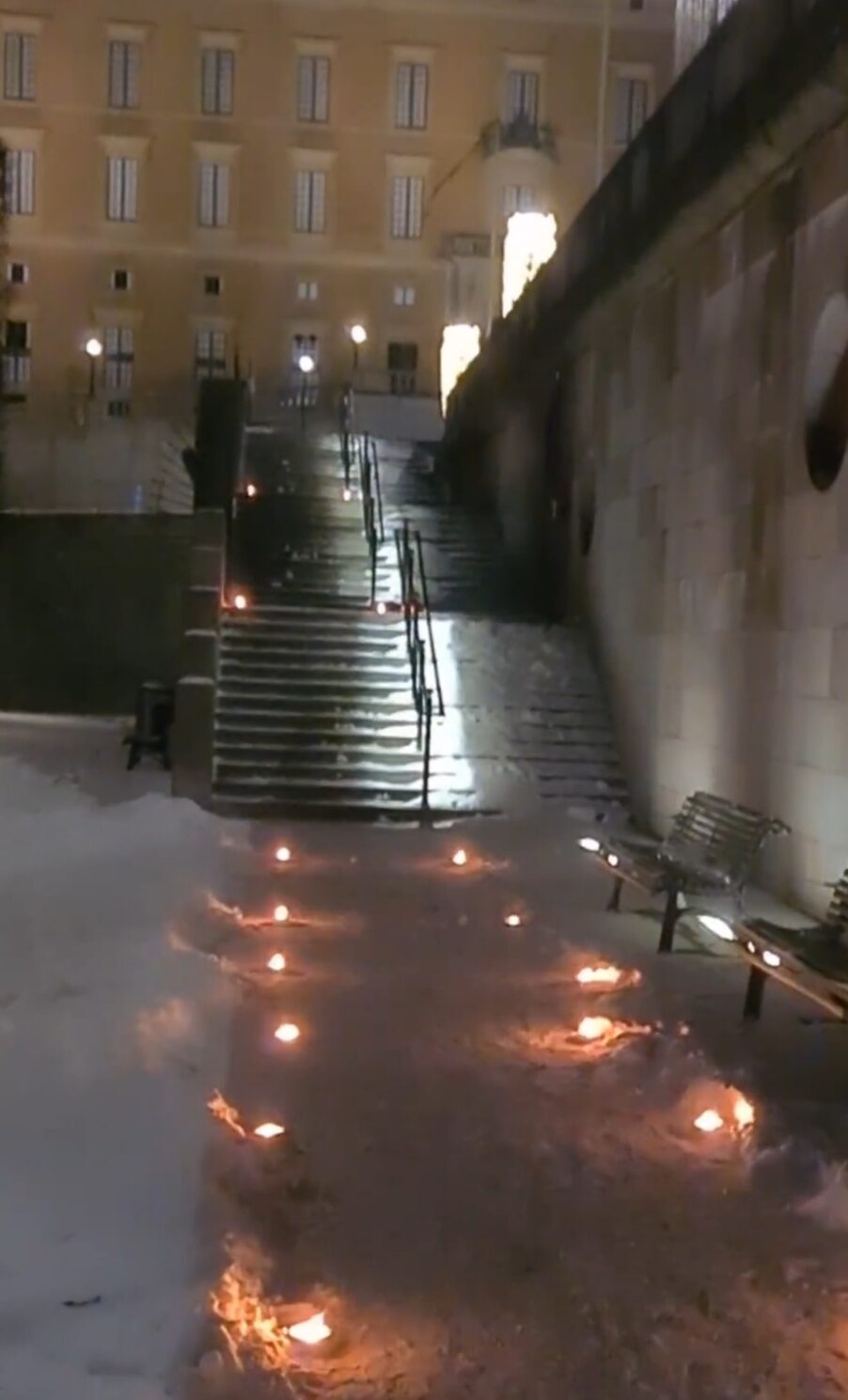 Här ser man att det verkligen finns hemliga gångar från Stockholms slott ut mot gatorna i närheten.