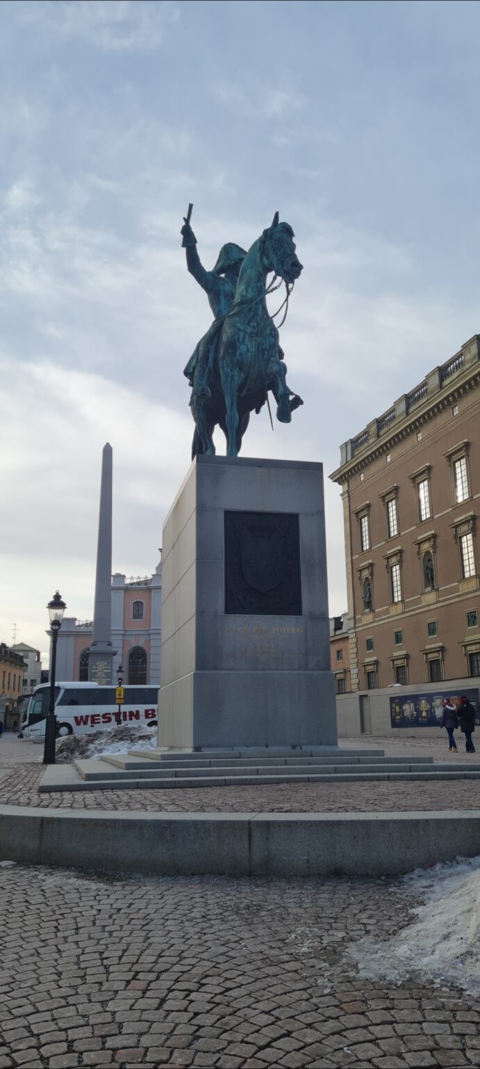 Monumentet Carl den 15:e Johan utanför Stockholm slott inne på borggården