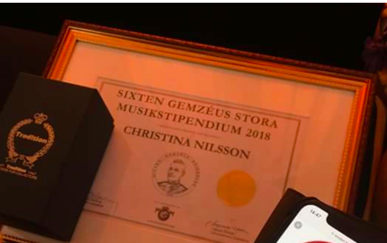 Här ser vi vem som tar emot musik stipendiet,