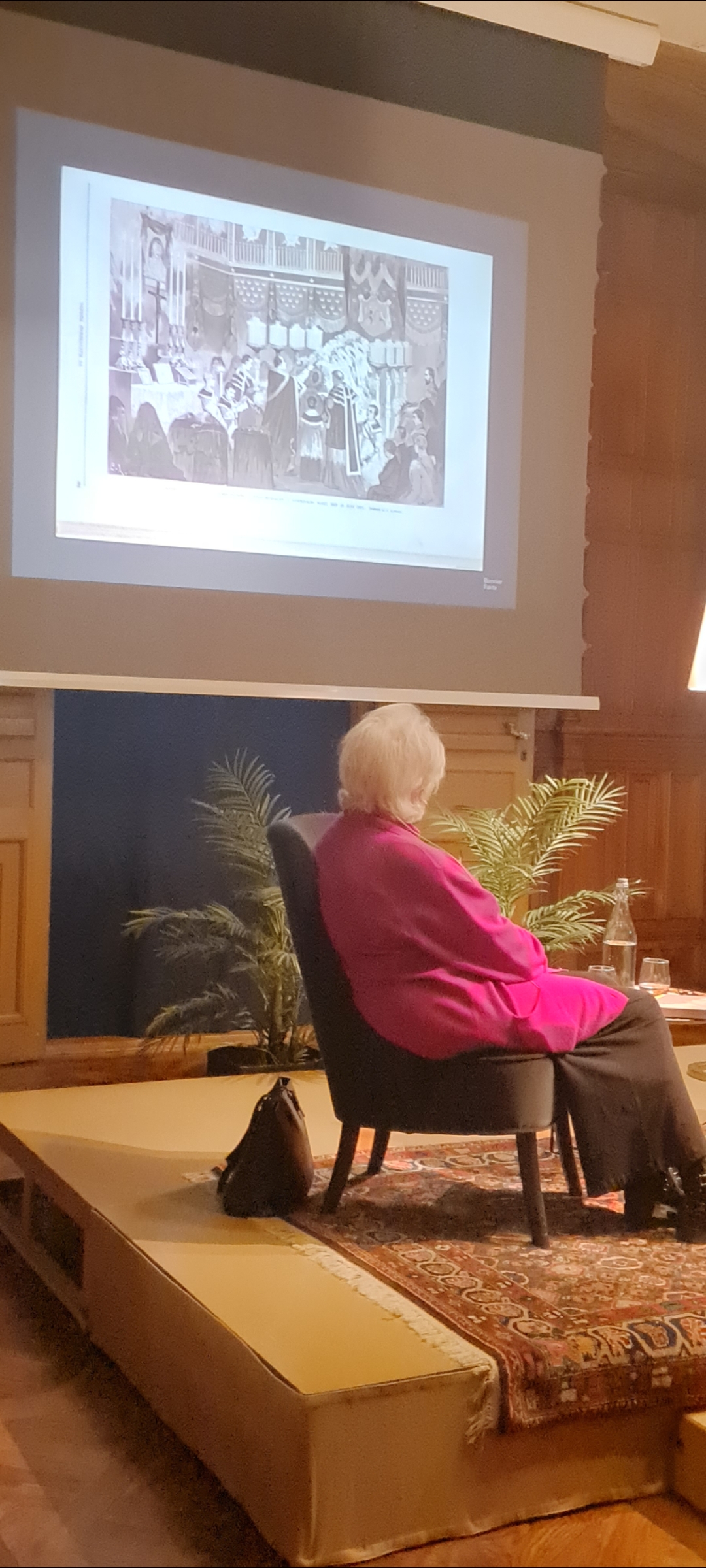 Vad gör en hovdam för en drottning? Här ser ni prinsessan Christina.