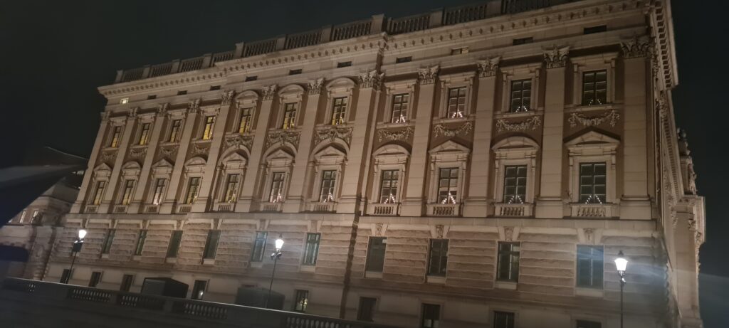 kungliga slottet i Stockholm på kvällen